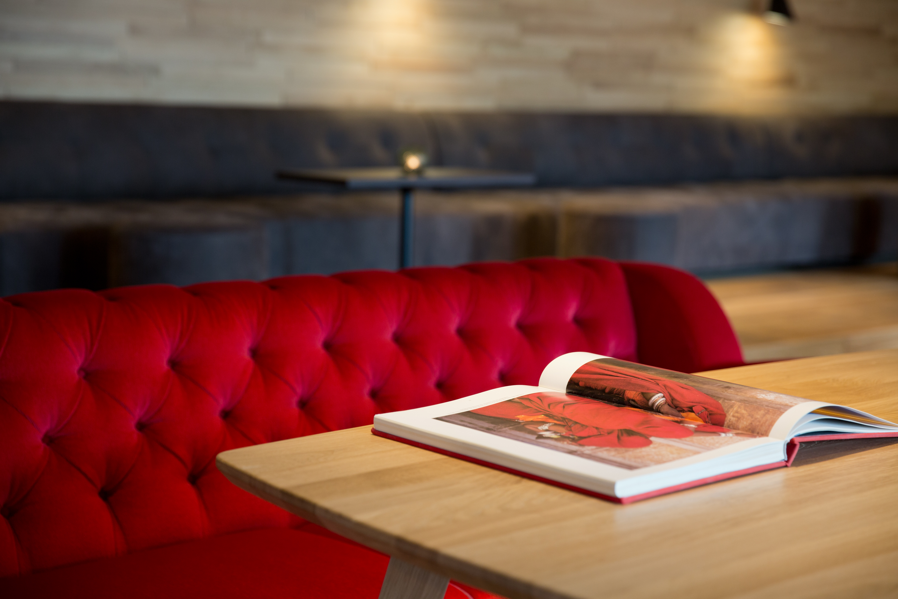 Schwärzler Lounge, Bücher und Zeitschriften